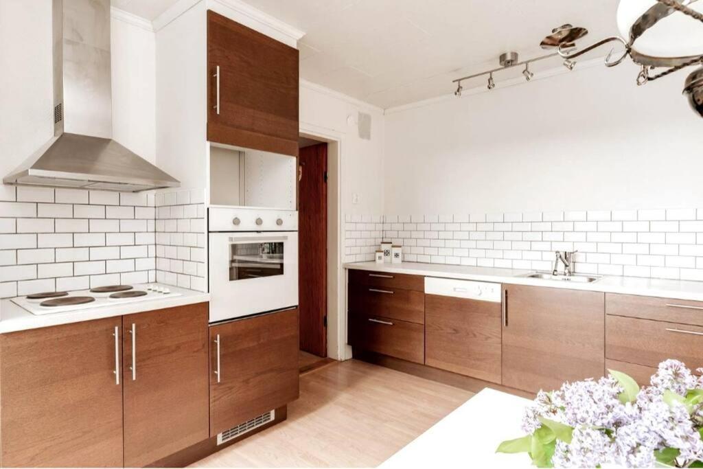 Modernt & Rymligt Sommarhus Pa Landet- Bubbelpool Villa Eskilstuna Eksteriør billede